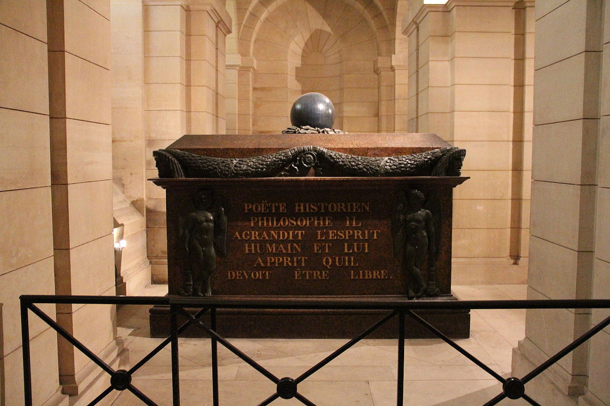 Tomb-of-Voltaire-Panth-on-Paris-March-2015-001