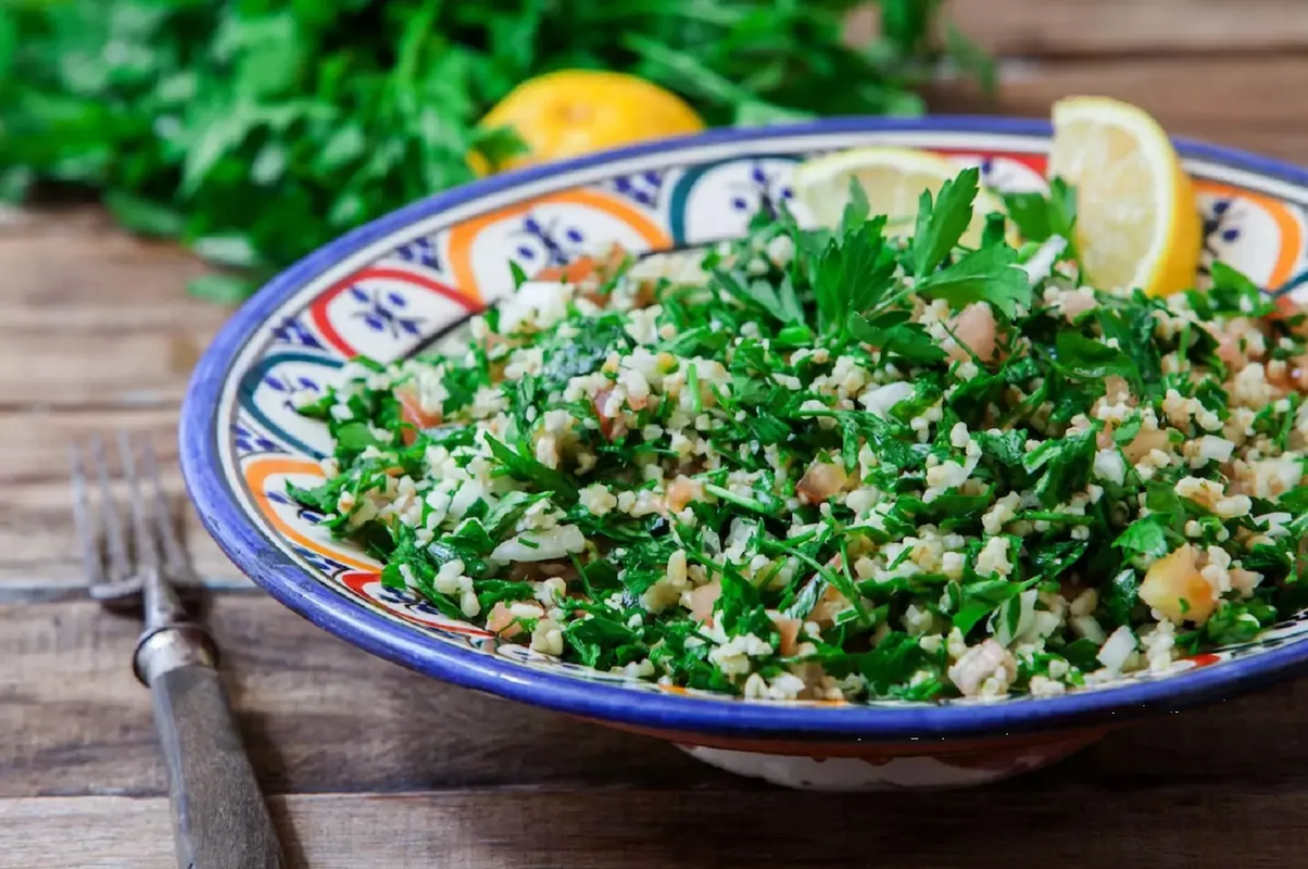 ¿Cómo cocinar la quinoa? Descúbrelo con esta receta de Taboule para cenar ligero