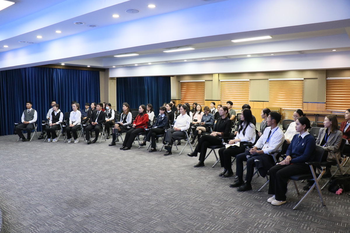 Их засаг хууль зүйн сургуулийн оюутнуудтай уулзалт хийлээ 