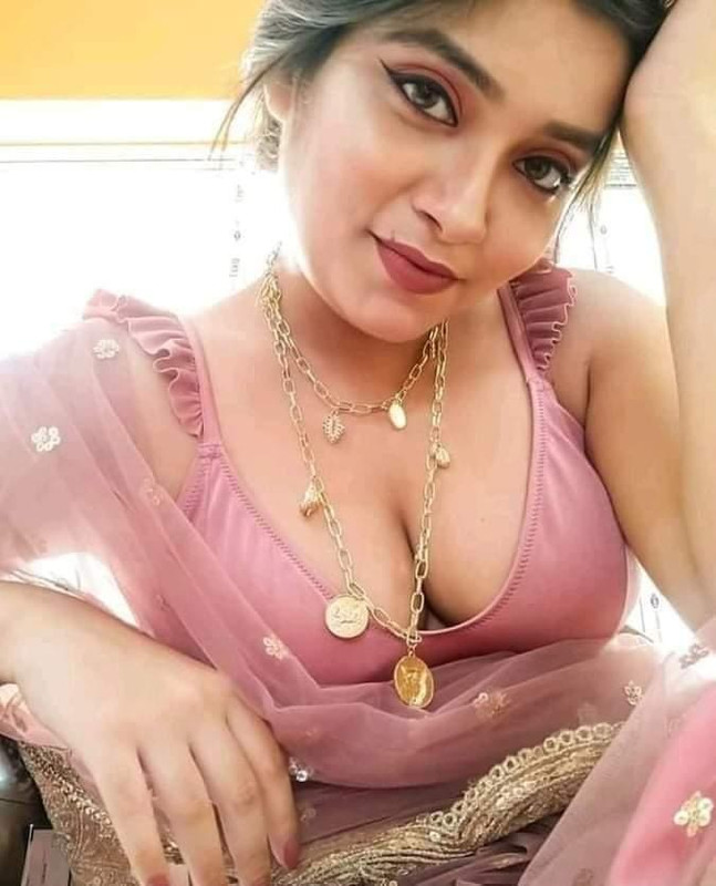 [Image: Gorgeous-Sexy-Desi-Girl-Teasing-And-show...vage-2.jpg]