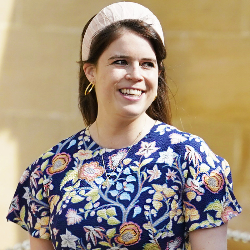 Platye_printsessy_Yevgenii_stalo_glavnym_ukrasheniyem_korolevskoy_Paskhi_2022_01_Mainstyle