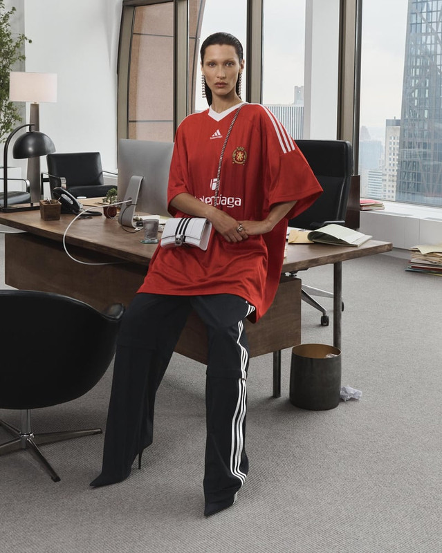 Kim Kardashian con la maglia della Roma rilancia il trend Bloke Core ...
