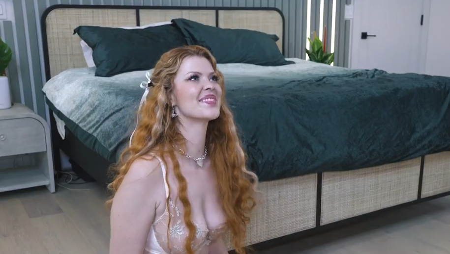 OnlyFans – FlightLifeXXX – Elly Clutch – Giving Horny Redhead A BBC Cumload Part 1 In My Bed With Flight Life