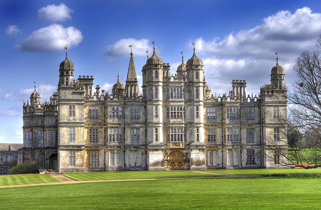 1280px-_Front_of_Burghley_House_2009