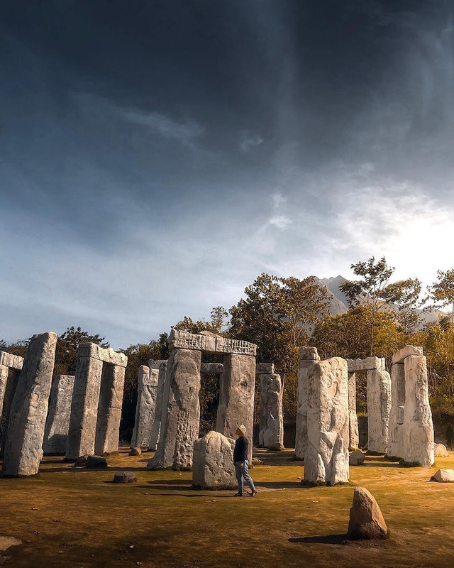 Stonehenge, Merapi