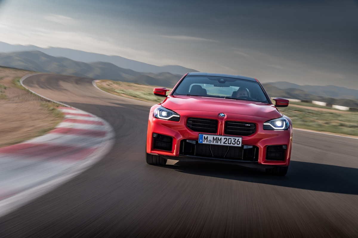 P90482714_highRes_the-all-new-bmw-m2-r