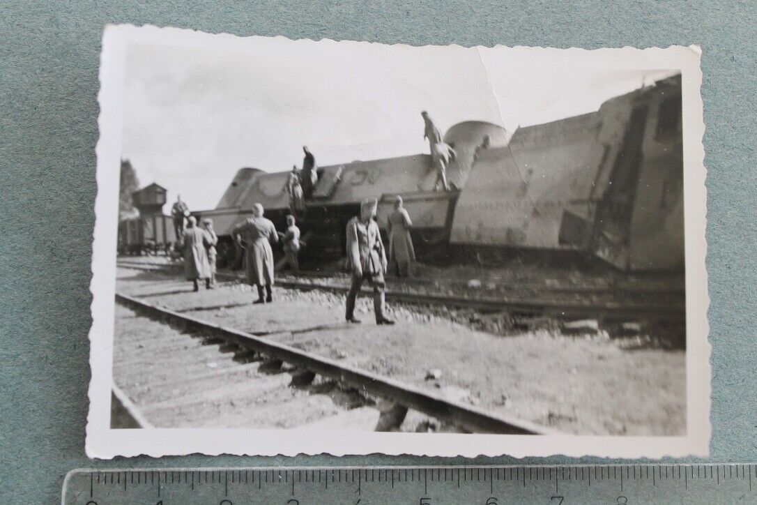 Foto Photo 99313 Panzerzug tank steel armour plated train zerstört Krakau Polen