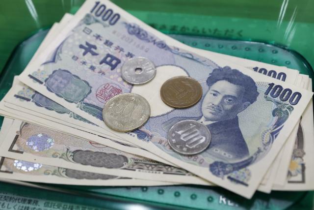 Yen Falls to 7-Month Low as Traders Shift Focus From Fed to BOJ Yen Falls to 7-Month Low as Traders Shift Focus From Fed to BOJ