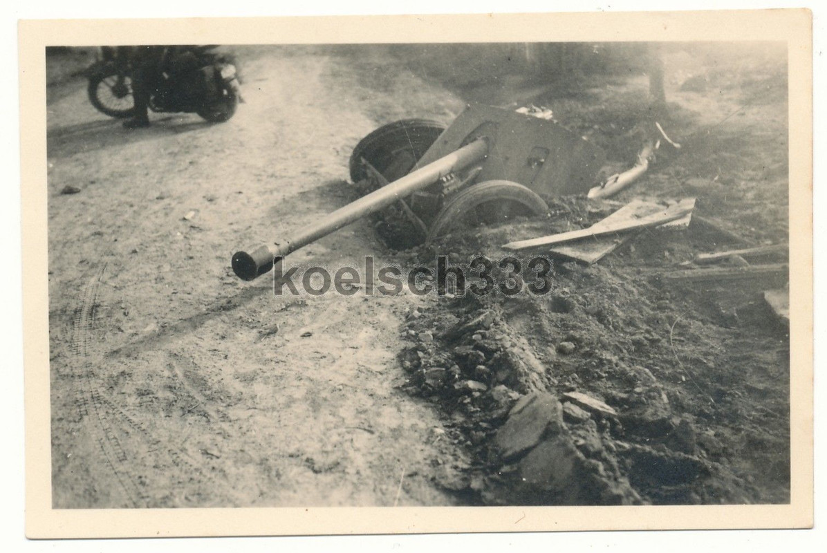 Foto 5cm PaK Geschütz der Panzerjäger an der Ostfront von Panzer überfahren !