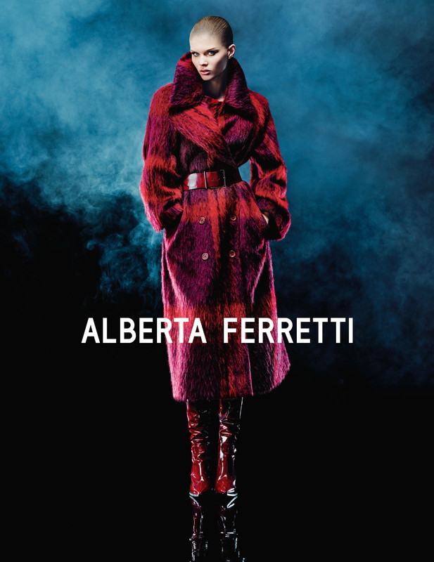 Alberta Ferretti, la campagna Autunno/Inverno 2023-24