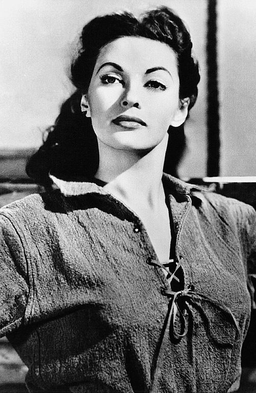 Yvonne_De_Carlo_b09