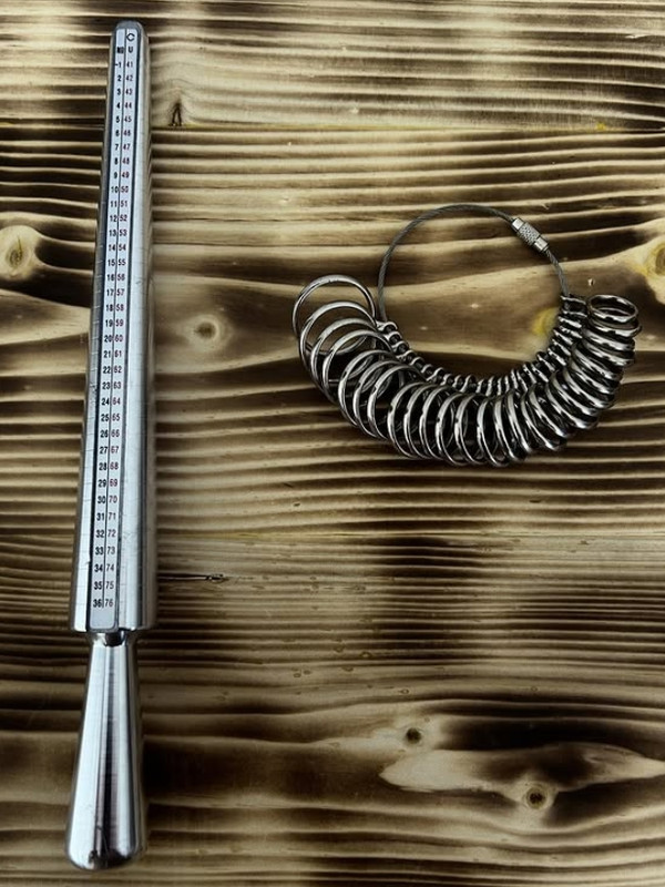 Engagement éthique – création de bijoux en pièces de monnaie Monnaia