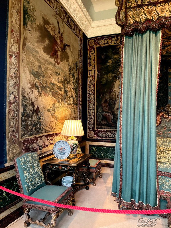 BH-blue-room-Carpet-wall-hangings-HD.jpg