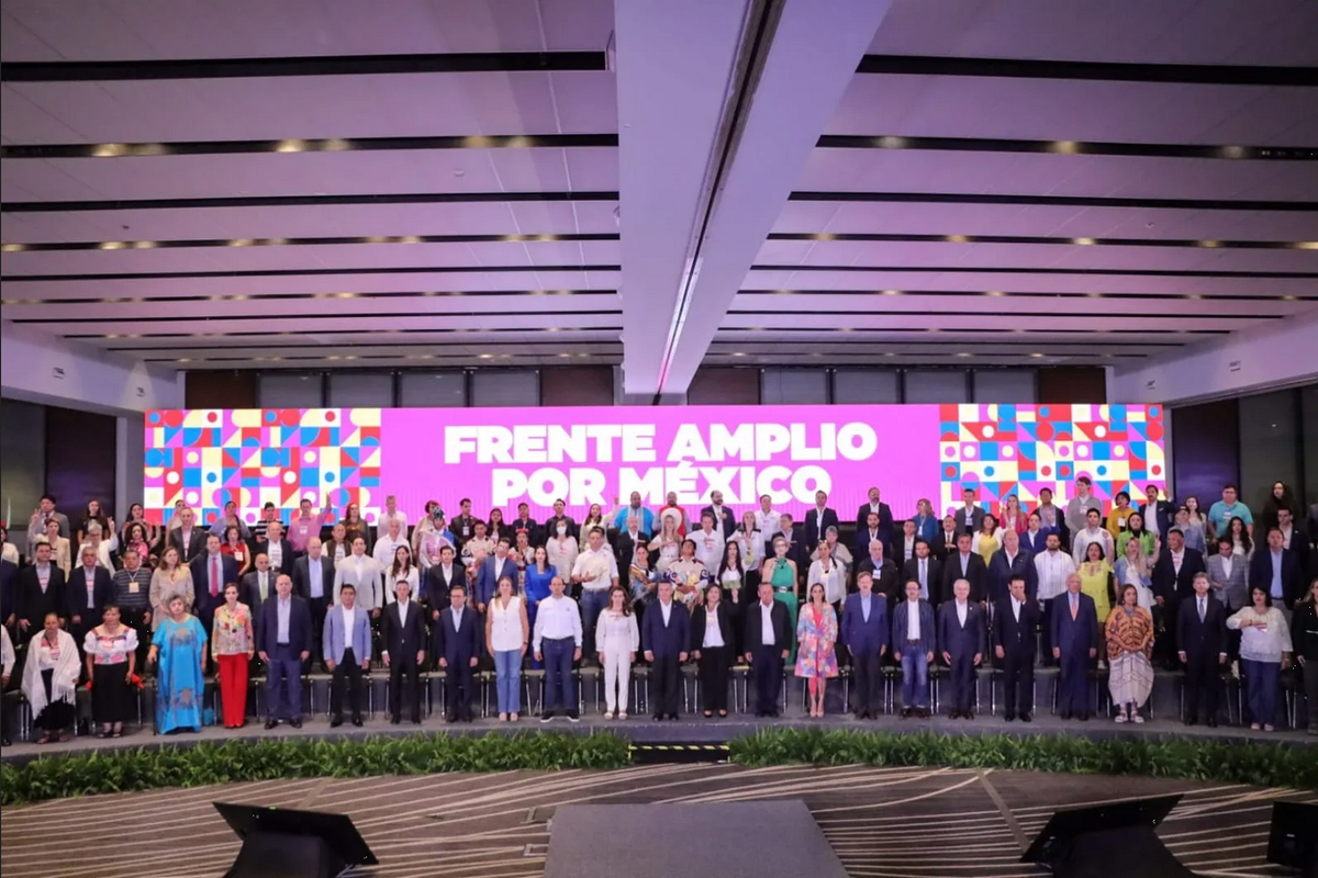 Frente pide a AMLO respetar la Constitución y evitar ataques