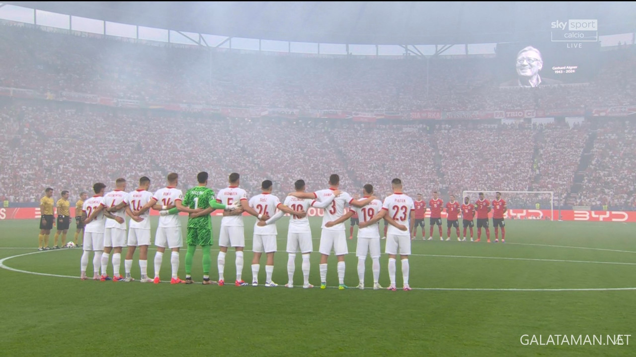 [Image: 06-21-17-30-01-Sky-Sport-Calcio-FHD-Pola...59-026.jpg]