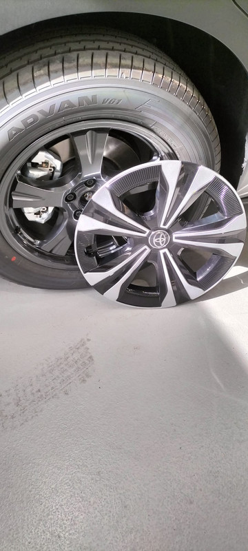 llanta aleacion y tapacubo toyota bz4x advance