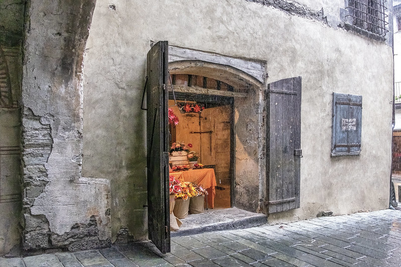 orange-table-cloth.jpg