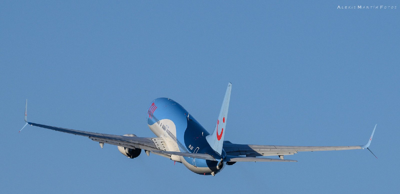 bluetuiairline.jpg