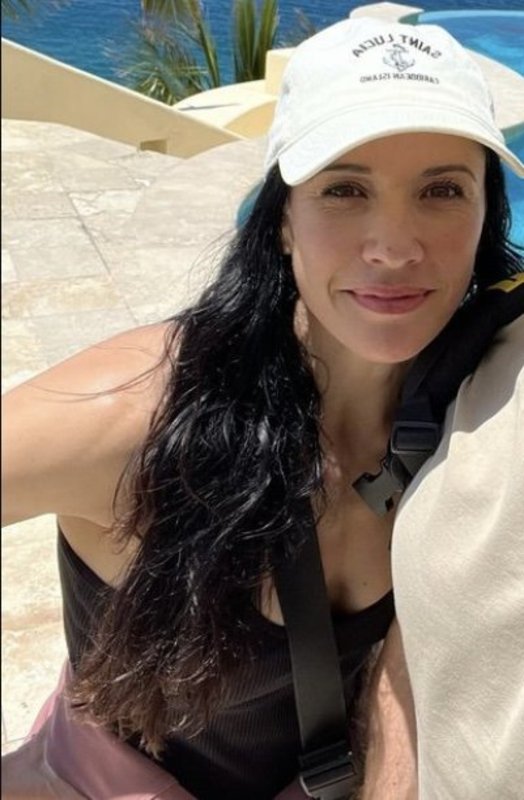46 years Old Gorgeous Milf Celebrates Divorce By Taking Bbc While Friend Videos+Pics 2 IMG-8.jpg