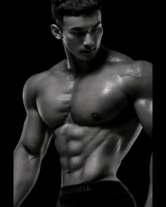 Photo shared by Chinese hunks 全球華男 on July 18, 2023 tagging @mingxworld, @hothunk_china_, and @zheng