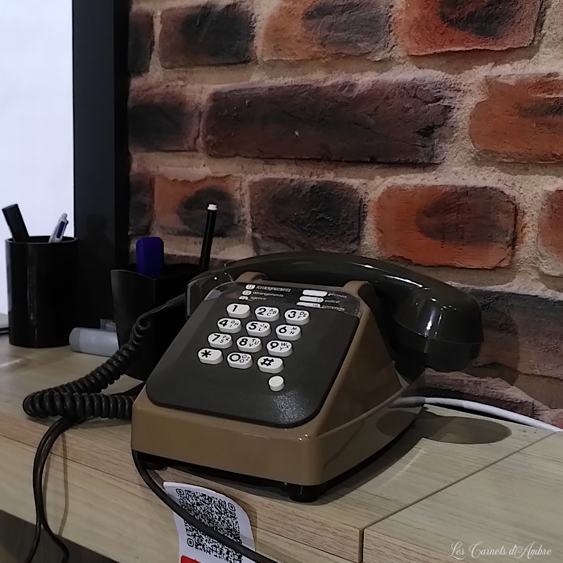 Vieux téléphone à touche, fonctionnel