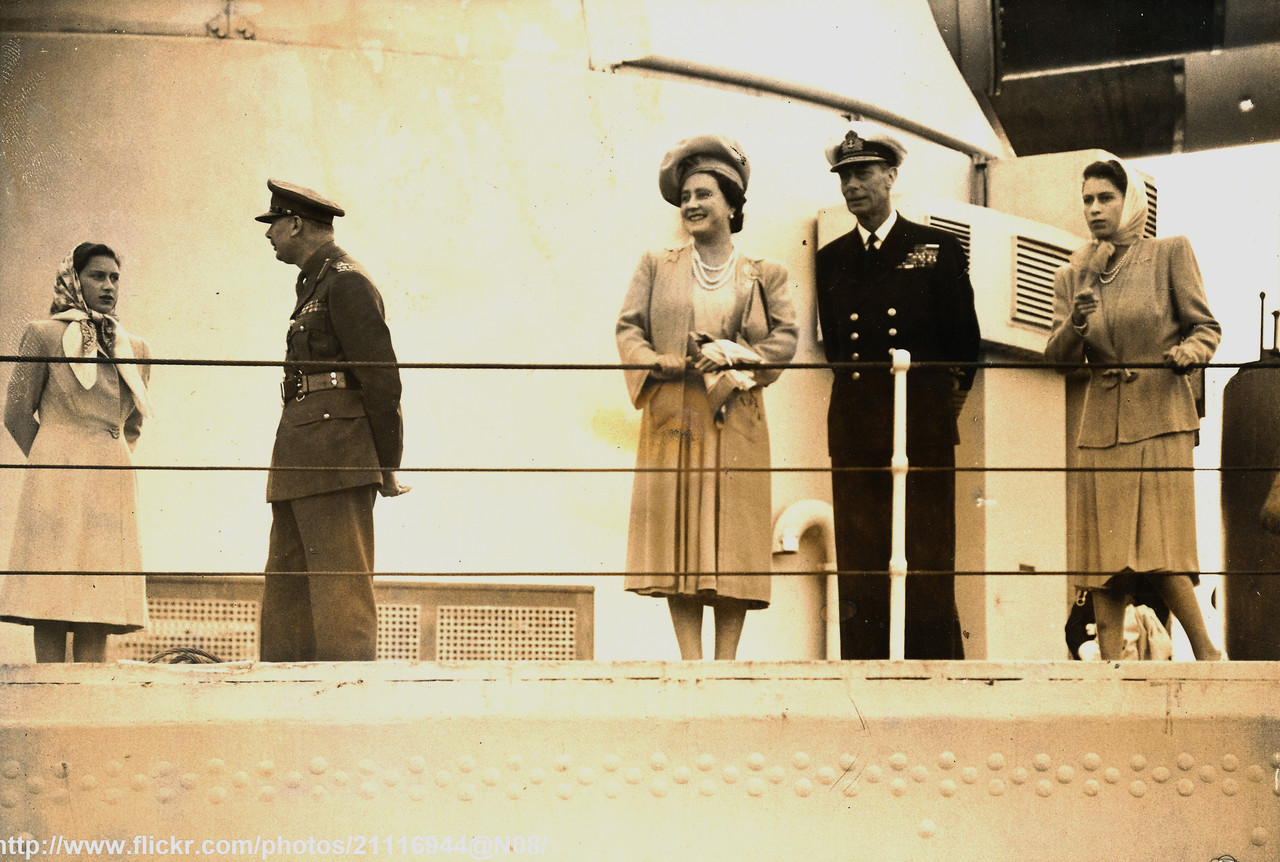 https://i.postimg.cc/W4GxGC8P/HMS-Vanguard-with-Royal-Family-on-the-crew-arrives-at-Portsmouth-from-South-Africa-May-11-1947.jpg