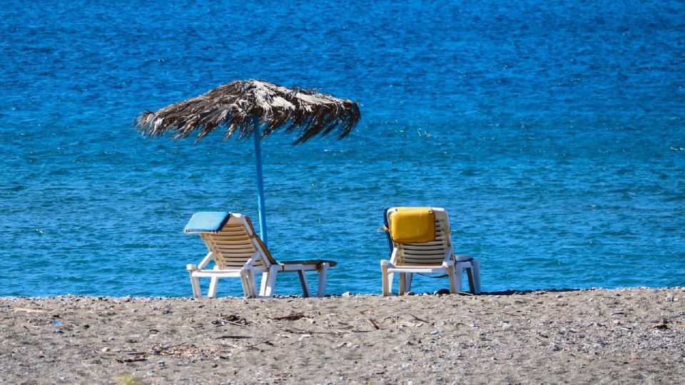 De no creer: Mujer se va de vacaciones y termina sin vida; la atravesó una sombrilla de playa