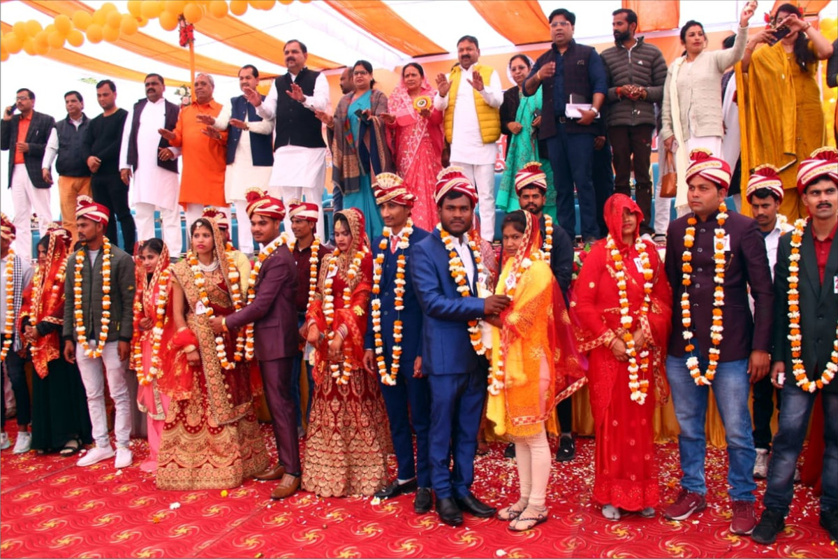 अर्बन हाट में आयोजित सामूहिक विवाह कार्यक्रम में 286 जोड़े दांपत्य सूत्र में बंधे  विकसित भारत संकल्प यात्रा ने केंद्र सरकार एवं राज्य सरकार की योजनाओं को धरातल पर उतारने में किया सहयोग