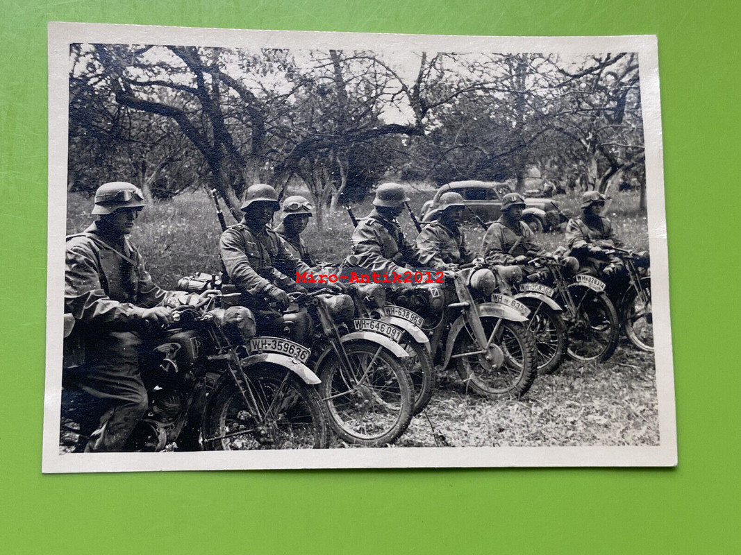 Foto Oberstlt K.H. Mürau, Kradmelder mit Krad bei Kūdupe Lettland1941 (1)