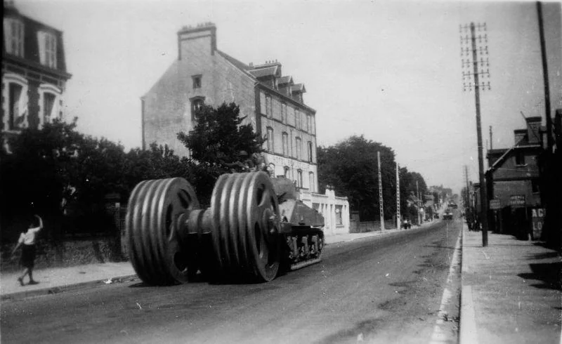 american-sherman-tank-minesweeper-in-donville-les-bains-the-v0-gaa6t7azujce1.webp