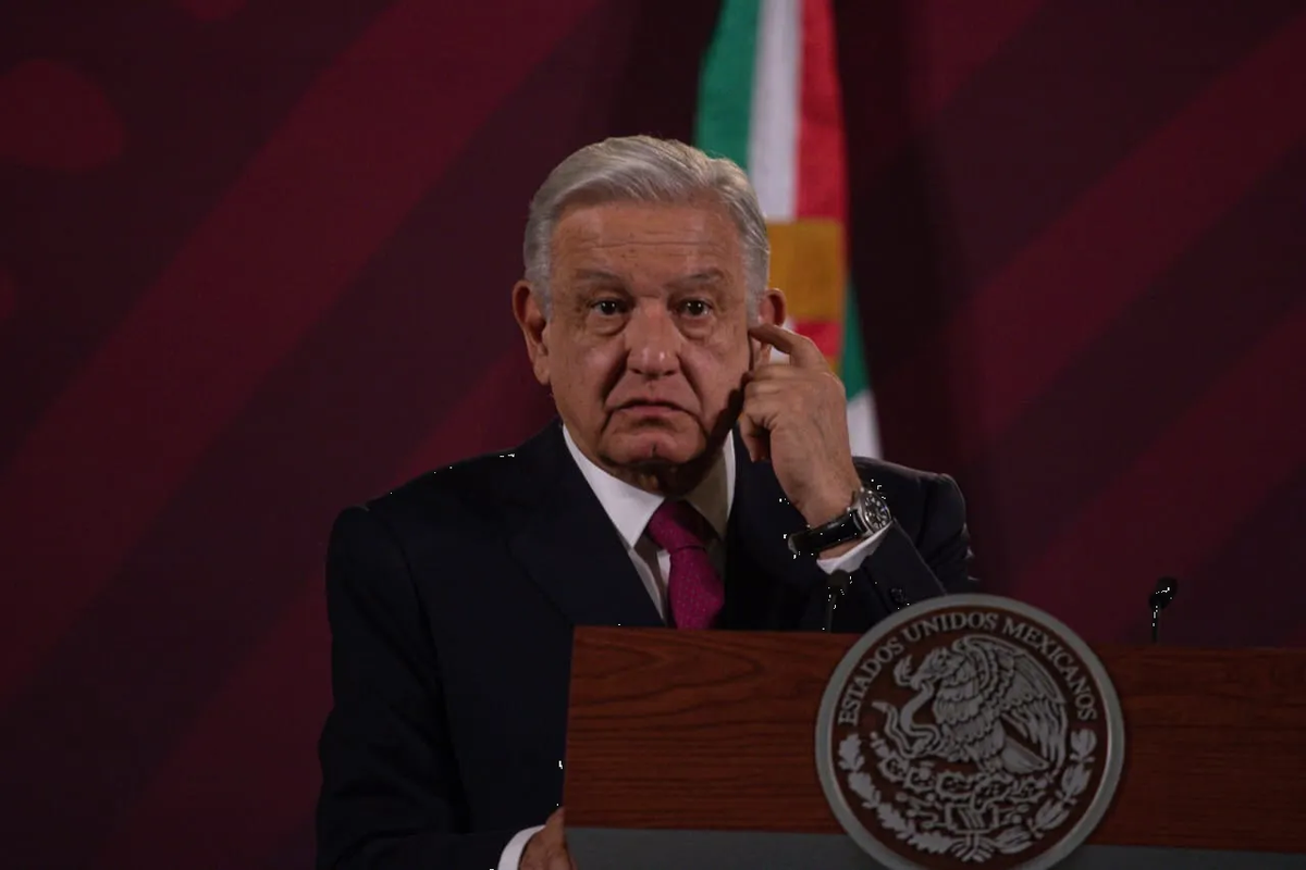 INE ordena a AMLO eliminar posdata de 