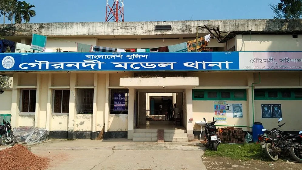 ঋণের বোঝা সইতে না পেরে চা দোকানি পুলিনের আত্মহত্যা