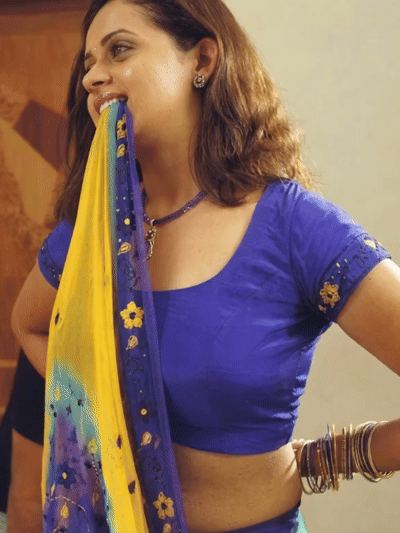 Bhavana-Menon-Cleavage-Flash-In-Low-Neck-Dress-Swap-Video.gif