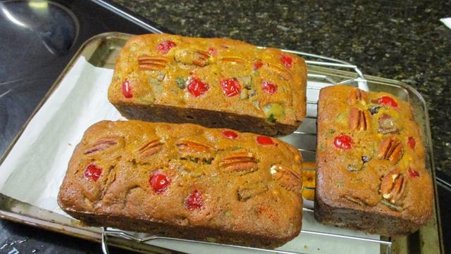 [Image: Dec-25-fruitcake-008.jpg]