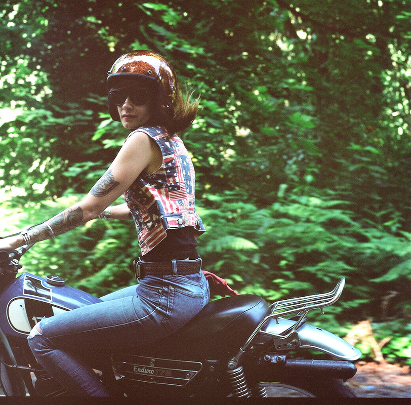 lana-macnaughton-motorcycle-photo
