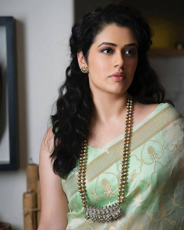 12-Girija-Oak-Godbole-Beautiful-Photos-in-Saree-My-Vantage-Point