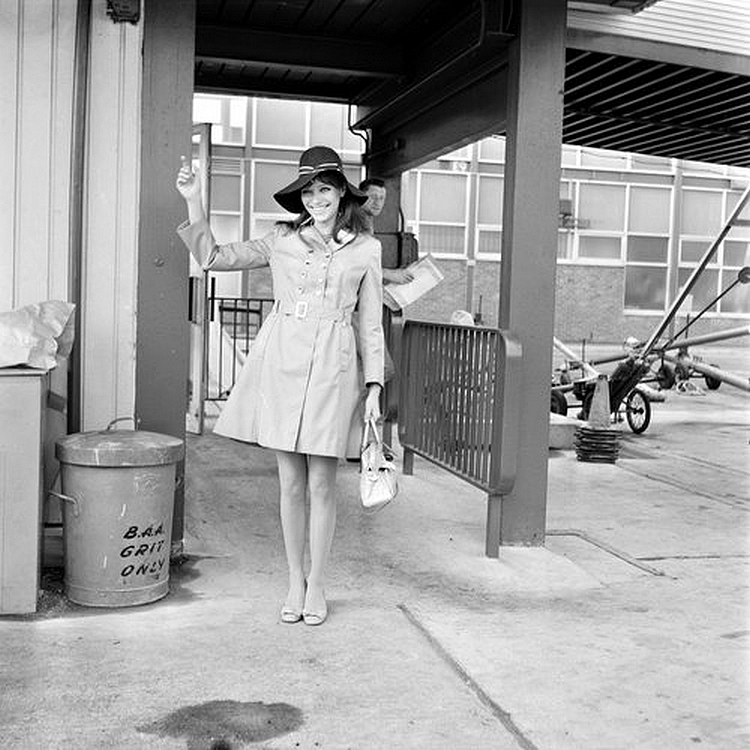 anna_karina_md54