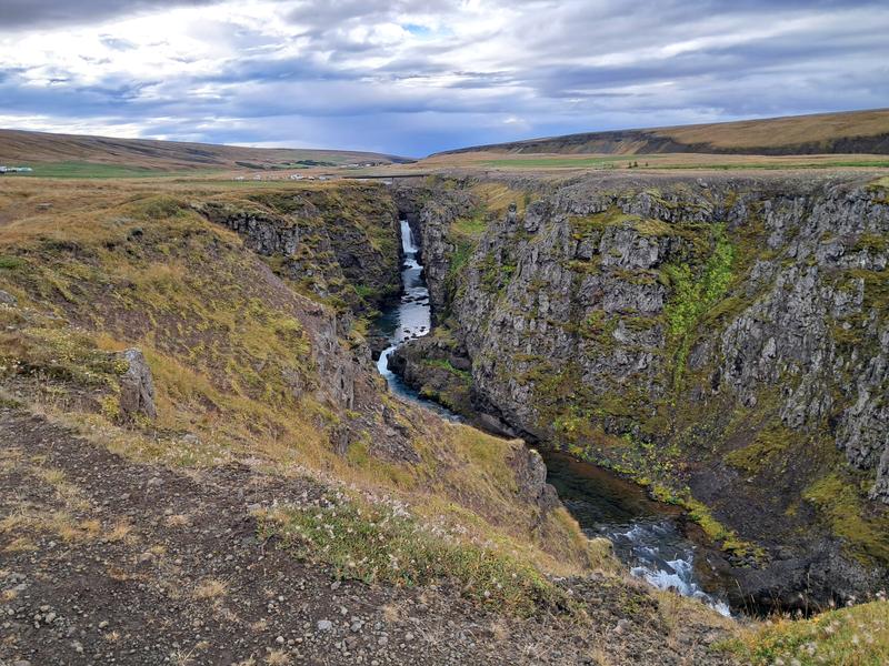 Tejados de turba, cañones y campos de lava, Península Snaefellnes - Islandia, donde la tierra ruge. (7)