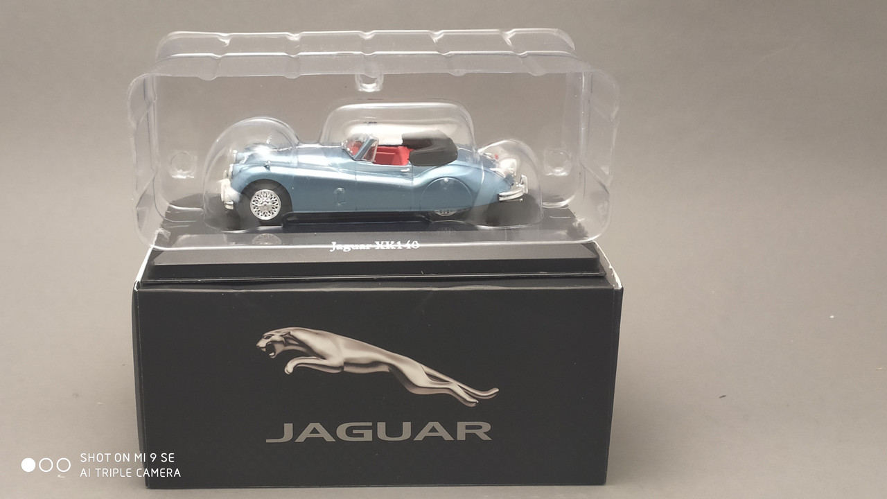 Jaguar XK140 Cabriolet blue Atlas (3)