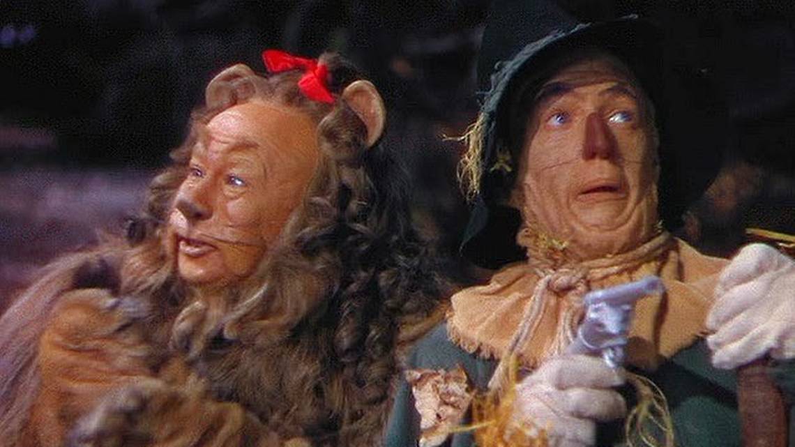 Scarecrow-with-gun.jpg