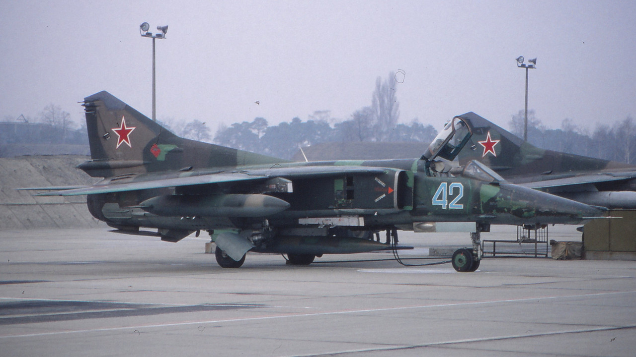 559 APIB Mig-27K 42 Blue_76802627165_3 [Finsterwalde 3.93] On the ramp shortly before leaving German