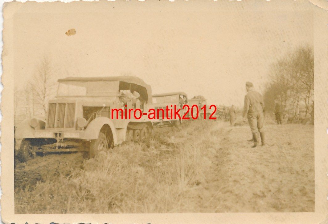 Foto, Wehrmacht, Vormarsch durch schweres Geländ
