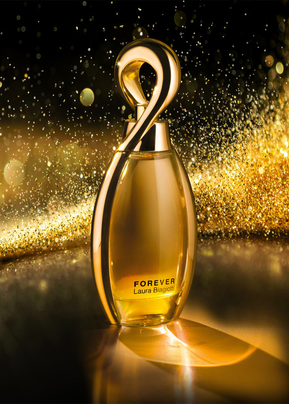 Laura Chiatti volto del profumo Laura Biagiotti Forever Gold For Her