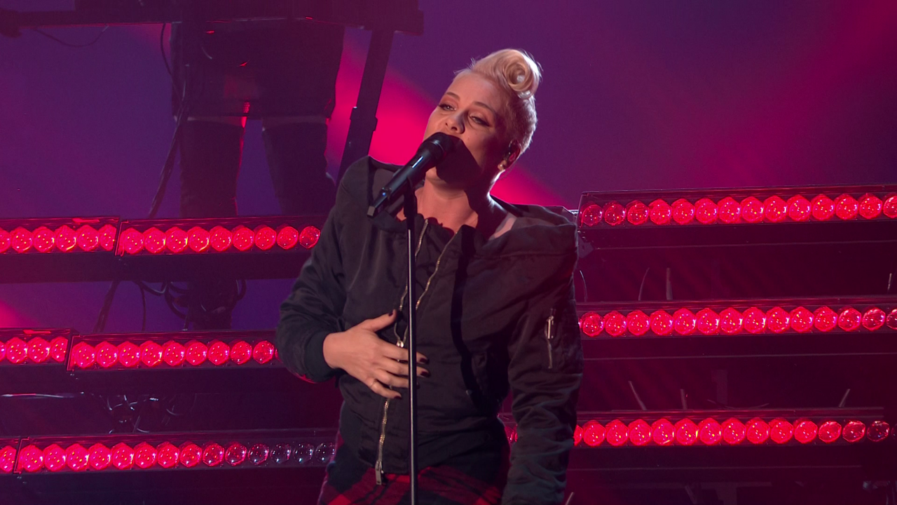 Pink - Beautiful Trauma.What About Us(The X Factor UK,3 dec 2017
