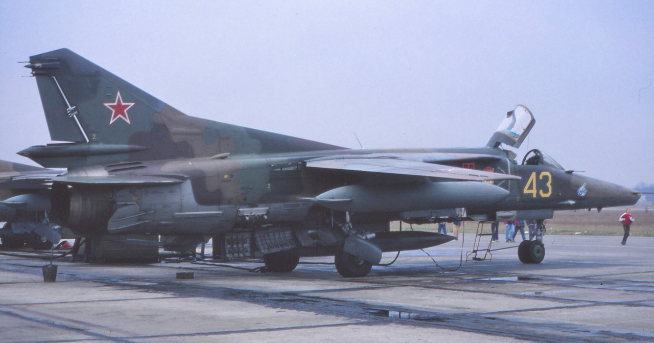 19 GvAPIB MiG-27D Yellow 43_61912561305 (3)