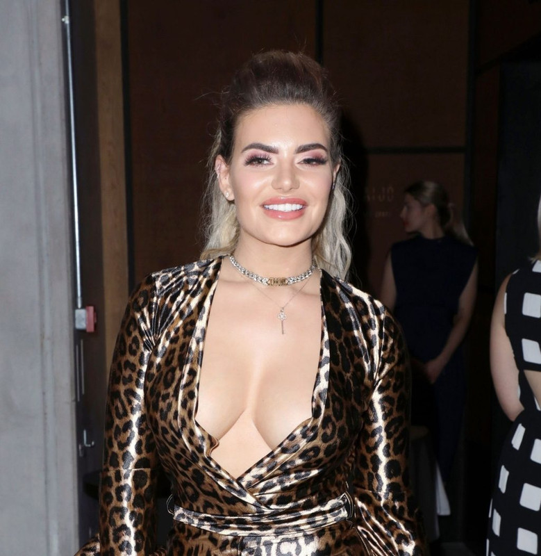 Megan-Barton-Hanson-Nip-Slip-Lisa-Maffia-UpskirtSTARS.com (43)