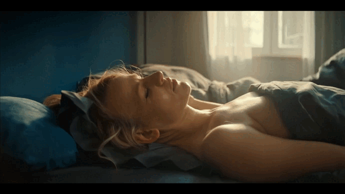 Александра Ребенок засветила сосок - Как друзья Захара женили s01e08 (2023 г.)