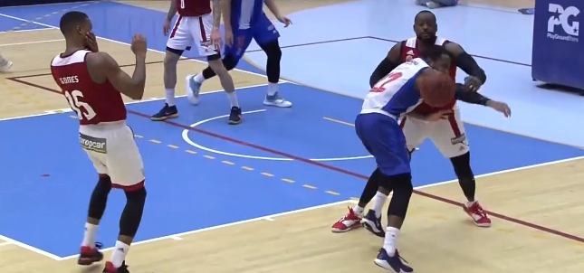 BASQUETEBOL: FC PORTO VENCE BENFICA (87-79)