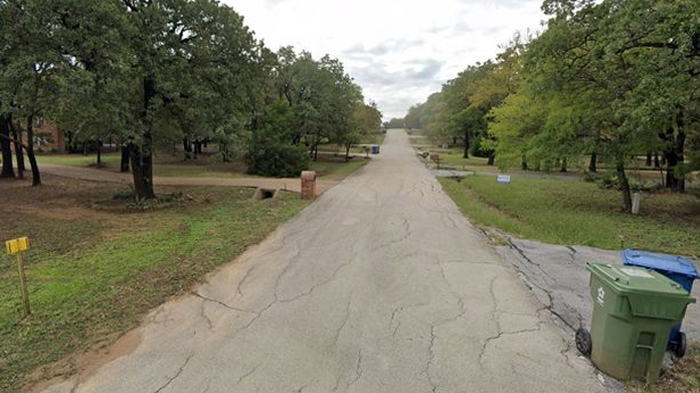 Thane terbunuh sebelum pukul 6 pagi di luar rumahnya di blok 3600 Green Meadow Lane di Flower Mound, Texas