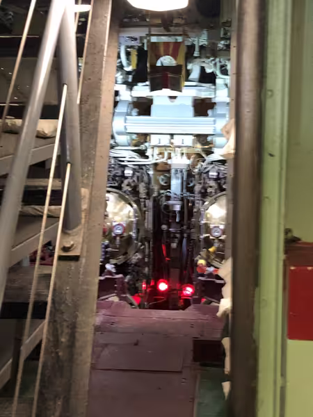 20-fwd-torp-room-01.avif